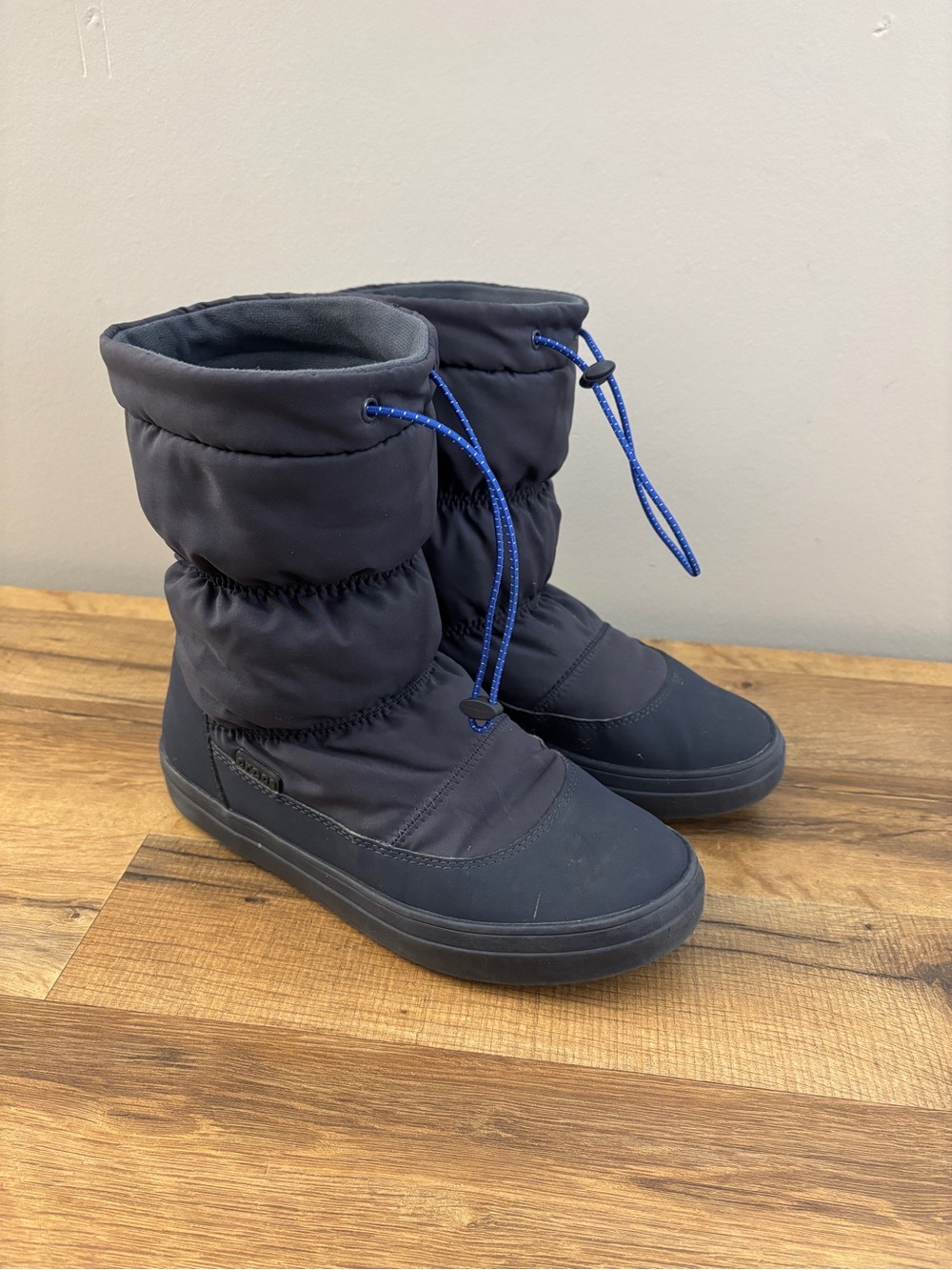 Crocs Lodge Point Pull-On Boot Shoes Navy Blue Women’s